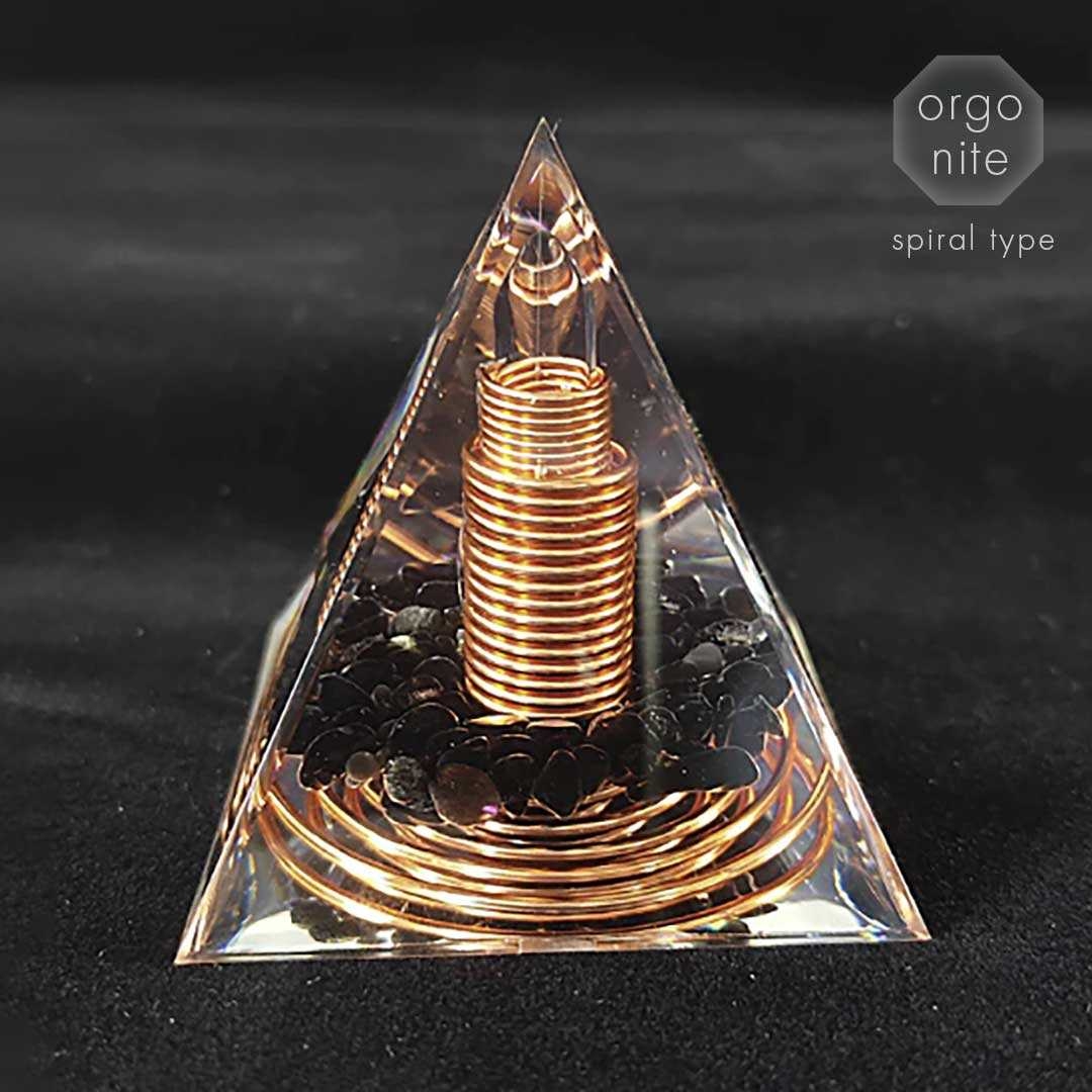 オルゴナイト 銅線 スパイラル 螺旋 ストーン チャクラ 幸運 パワー 石 有機物 無機物 ピラミッド|ギフつく